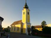  Blick zur Ortskapelle Merkenbrechts 