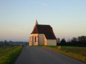  Blick zur Kath. Filialkirche hl. Nikolaus in Holzern 