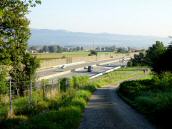  der Blick zurck auf die Wanderstrecke und zur A1 