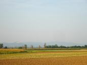 Fernblick zum Benediktinerstift Gttweig und zu den Bergen des Dunkelsteinerwald