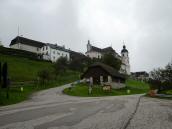 Blick zur Wallfahrtskirche hl. Dreifaltigkeit und hl. Michael auf dem Sonntagberg