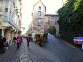 Blick zur "Enge Gasse" und zur Berggasse - Aufgang zum  Schloss Lamberg 