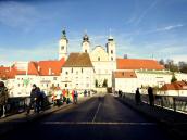 schner Blick ber die Steyrbrcke zum ehem. Brgerspital und zur Michaelerkirche 