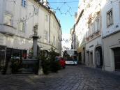 die sichtbare Enge der Gleinker Gasse (beim "Roten Brunen")