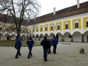 der schne Innenhof mit Lauben und mit 36 imposanten Granitsulen 