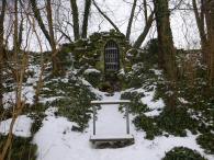  die Lourdes Grotte auf dem Weiterner Kellerweg 