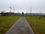  Blick zum Soldatenfriedhof-Lagerfriedhof in Matzendorf 