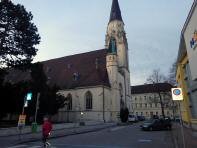 Blick zur Stadtpfarrkirche, die dem Hl. Aegidius geweiht ist 