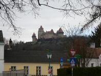  Fernblick zur Burg Kreuzenstein 