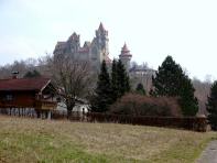  Blick zur Burg Kreuzenstein 
