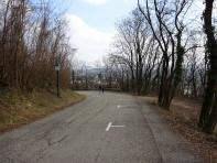 Wanderroute auf der Burggasse bergab nach Leobendorf 