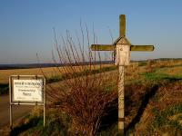 schnes Holzkreuz mit Jesusbild an der Wegkreuzung am Hintermhlberg 