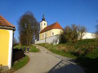 Blick zur Kath. Filialkirche hll. Philipp und Jakob in Maiersch 