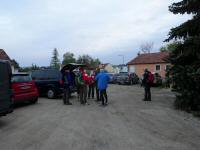  Marathonis am Parkplatz beim Heurigenlokal 