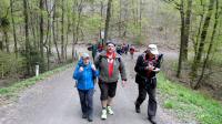  Marathonis beim Abmarsch von der 2. Labestelle 