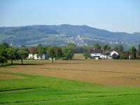  schner Fernblick nach Behamberg, stark gezoomt 