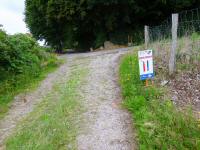  Blick auf die Wanderstrecke auf den Velds Mollevej - Weg mit Infotafel 