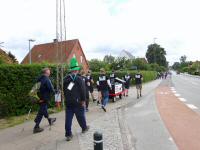 Blick zu den verkleideten Wanderer des "Carnival March" 