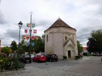  Blick zum - Karner (sptromanisch um 1260) 