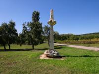  Blick zur Skulptur  Feuersule von Wander Bertoni 