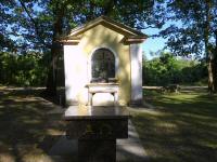  die Vorderansicht der Waldkapelle 