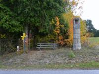 Blick zu einem steinernern Bildstock an der Stae Bruderndorf - Langschlag 