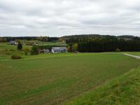 Der Blick zurck zu der Streusiedlung  Langschlgerwaldhuser 