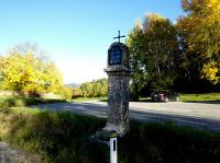 Blick zu einen alten Tabernakel-Bildstock (er.1480) beim Parkplatz Nhe Scheiben