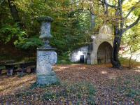 Blick zur Brunnenstube von Schloss Maissau 