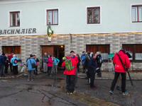  Marathonis warten auf den Start 