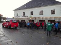  Marathonis warten auf den Start 