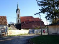  Blick zur Kath. Pfarrkirche hl. Rochus in Siebenhirten 