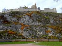  Blick zur Burgruine Staatz 