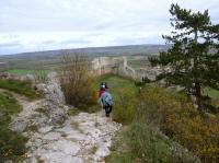  Blick auf den Abstieg von der Burgruine 