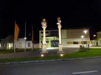 Blick zu der Dreifaltigkeitssule und zur Mariensule am Hauptplatz 