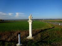 Blick zum Figurenbildstock Gnadenstuhl bei Nonndorf bei Gars 