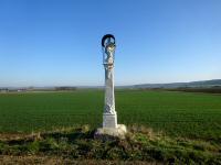 Blick zur neubarocken Sandsteinstatue - Maria Immaculata 1888 