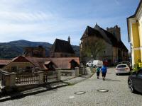  Blick zur Wehrkirche St. Michael und zum Karner 