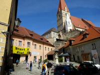 das Ziel der Teisenhoferhof bei der Wehrkirche Weienkirchen ist erreicht 