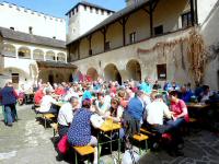  Wanderer im Ziel im Teisenhoferhof 