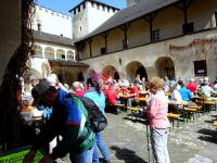  Wanderer im Ziel im Teisenhoferhof 