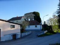 Blick zur Ruine der ehemaligen Wallfahrtskirche Sieben Schmerzen Mariens in Rafingsberg 