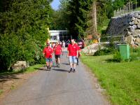 Wanderroute mit Gegenverkehr bei der Rotte Schlgelwiese 