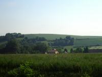 Fernblick ber Weisching zum Geiberg mit dem Wetterkreuz 