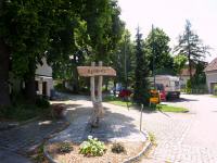  Blick auf den "Dorfplatz" - Weinheber-Platz 