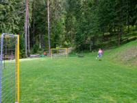  Blick auf die Wanderstrecke am Sportplatz 