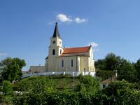 Blick zur Kath. Filialkirche hll. Philipp und Jakob in Glaubendorf 