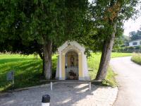  Blick zur kleinen Kapelle am Ortsbeginn von Eichberg 