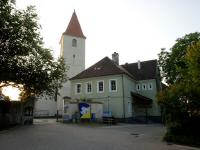 Blick zur Kath. Pfarrkirche hl. Petronilla und zur Volksschule 