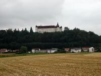  schner Fernblick zum Schloss Sitzenberg 